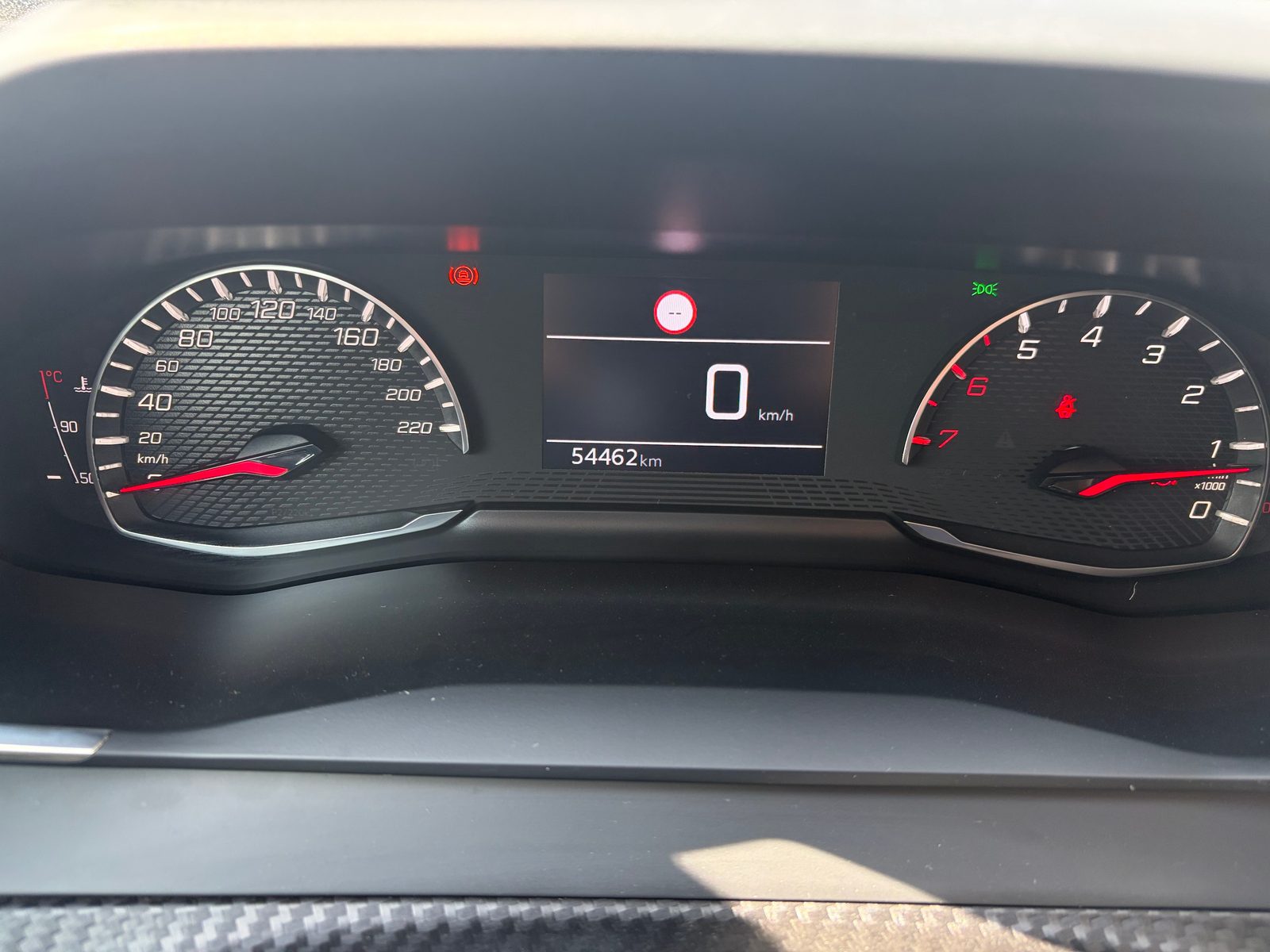 2021 Peugeot 208 — fotografija 8
