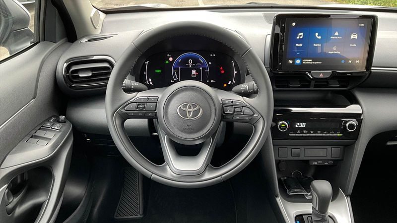 2025 Toyota Yaris Cross — fotografija 8