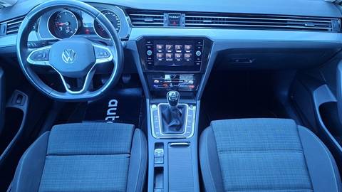 2021 Volkswagen Passat — sličica 4