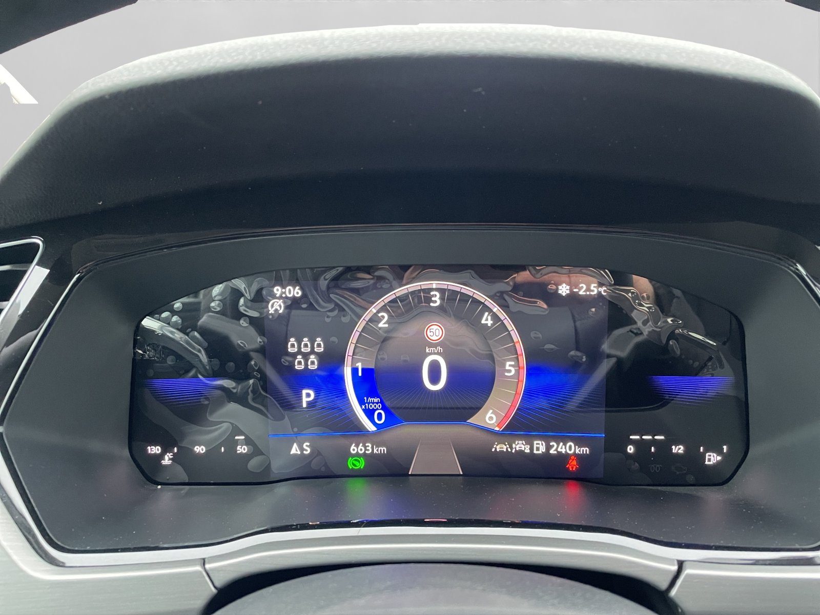 2026 Volkswagen Touran R-Line — fotografija 13