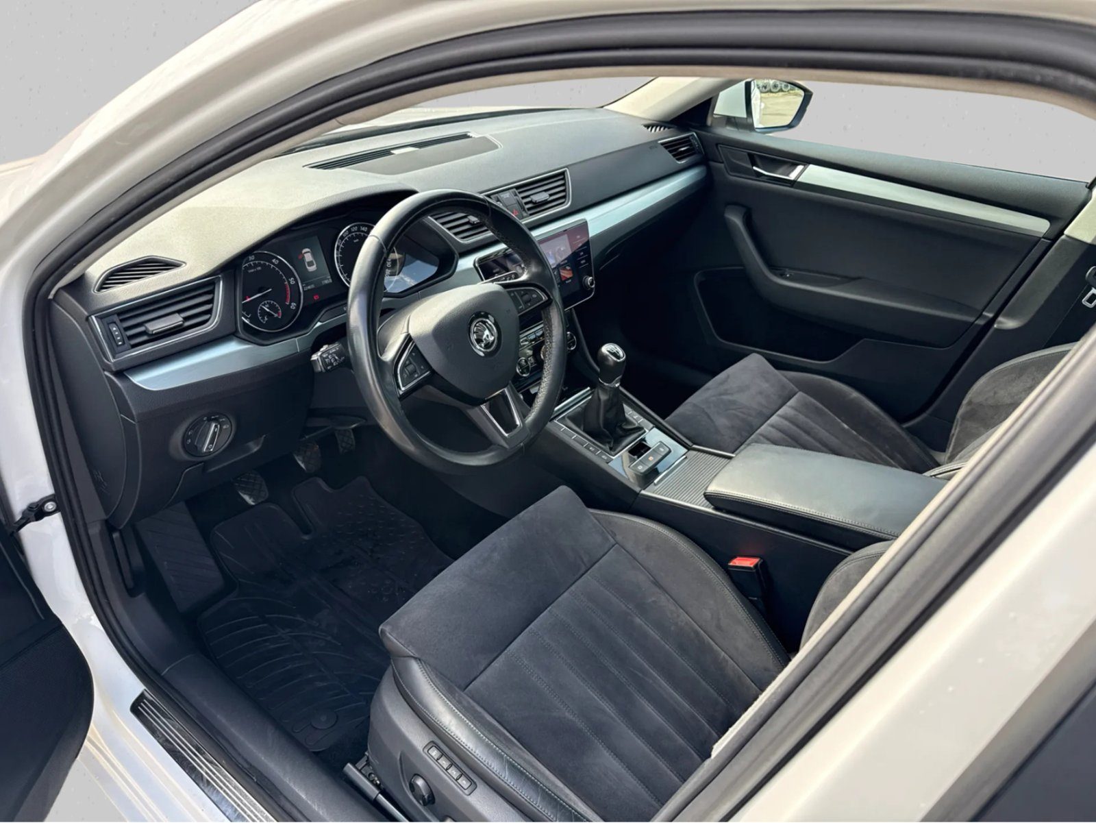 2019 Škoda Superb — fotografija 11