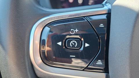 2023 Volvo XC60 — sličica 12