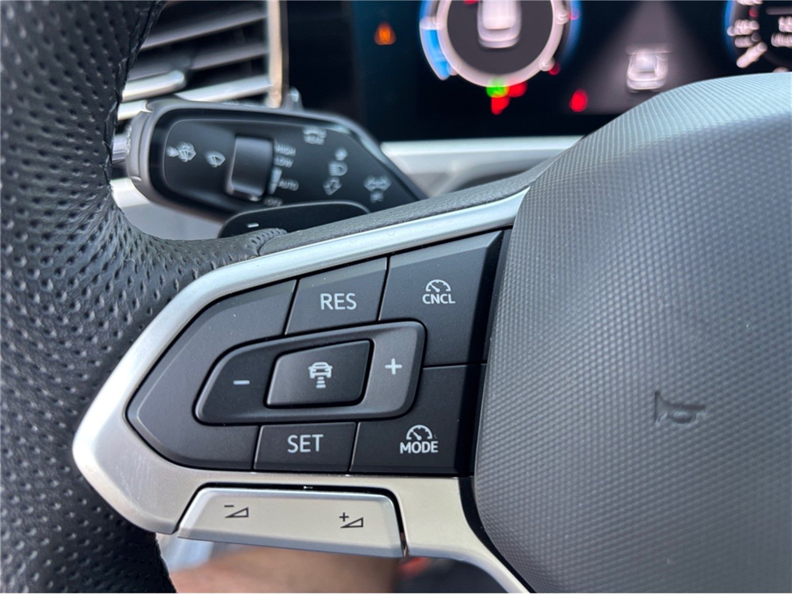 2024 Volkswagen Passat — fotografija 14