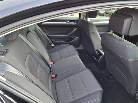2019 Volkswagen Passat — sličica 11