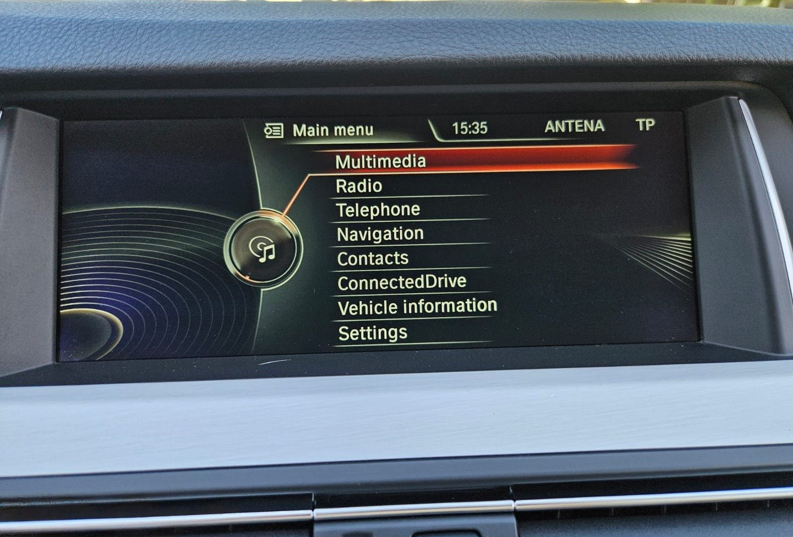 2013 BMW Serija 5 — fotografija 25