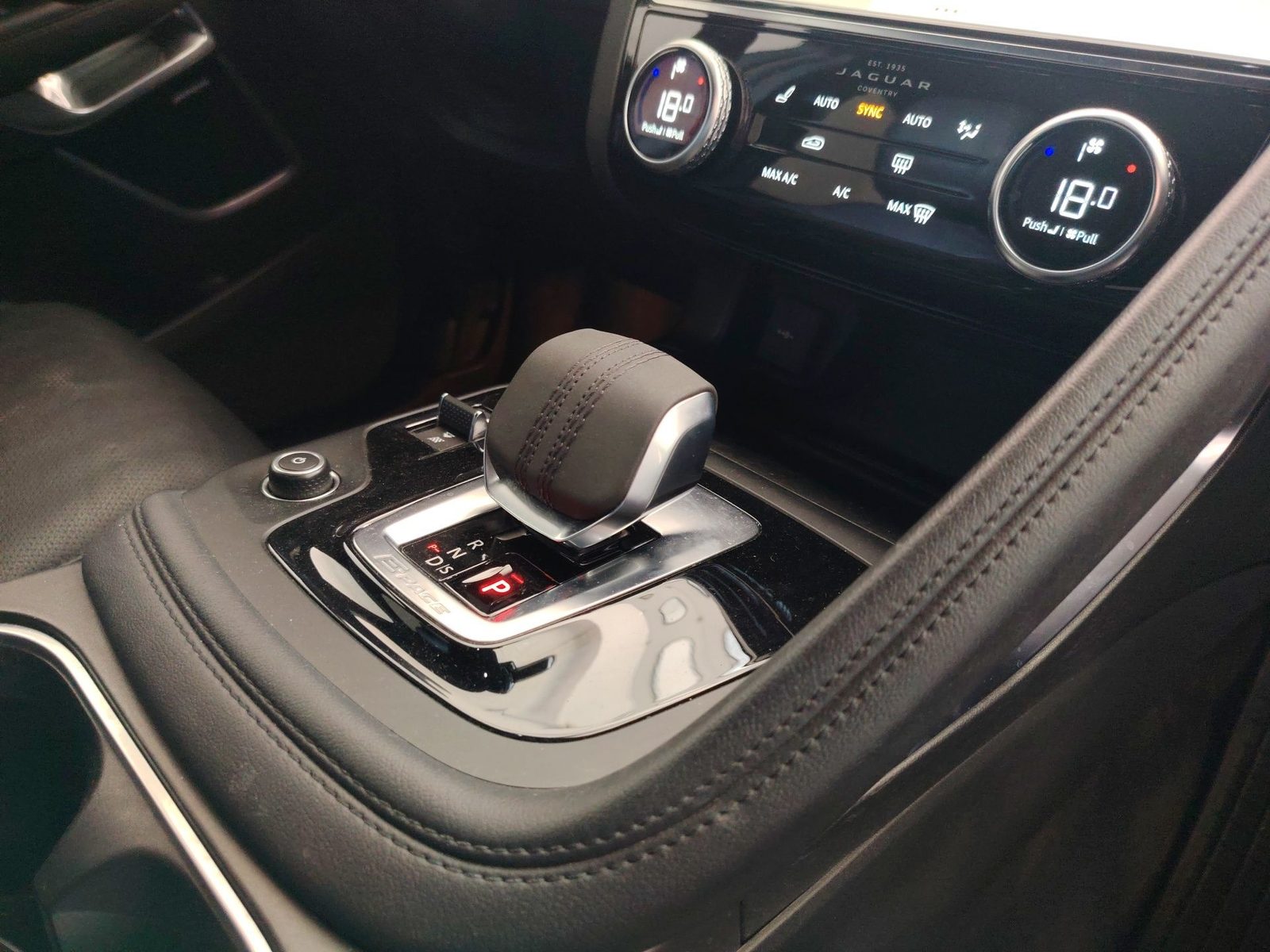 2022 Jaguar E-Pace — fotografija 24