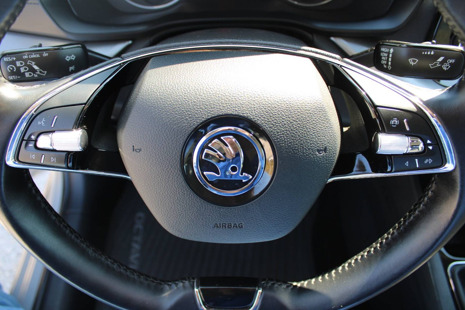 2022 Škoda Octavia — fotografija 16
