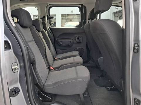 2026 Toyota Proace City Verso — sličica 8