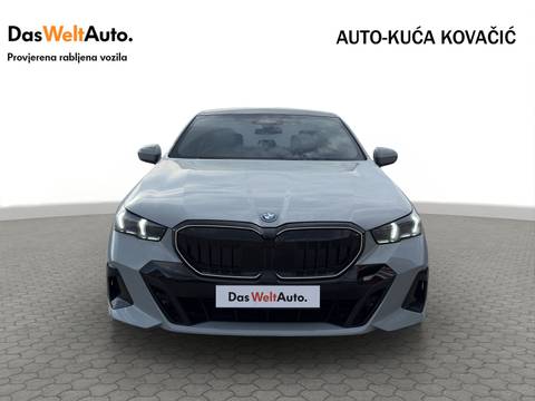 2025 BMW Serija 5 — sličica 2