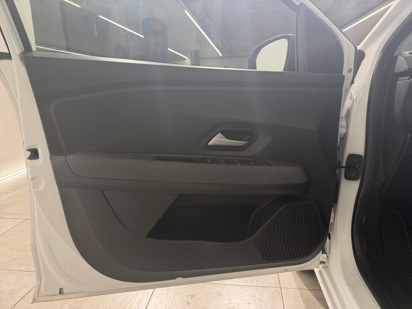 2023 Dacia Sandero — fotografija 15
