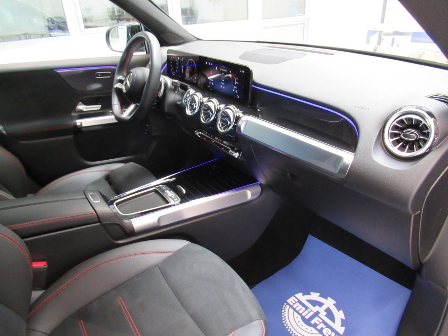 2025 Mercedes-Benz GLB — fotografija 9