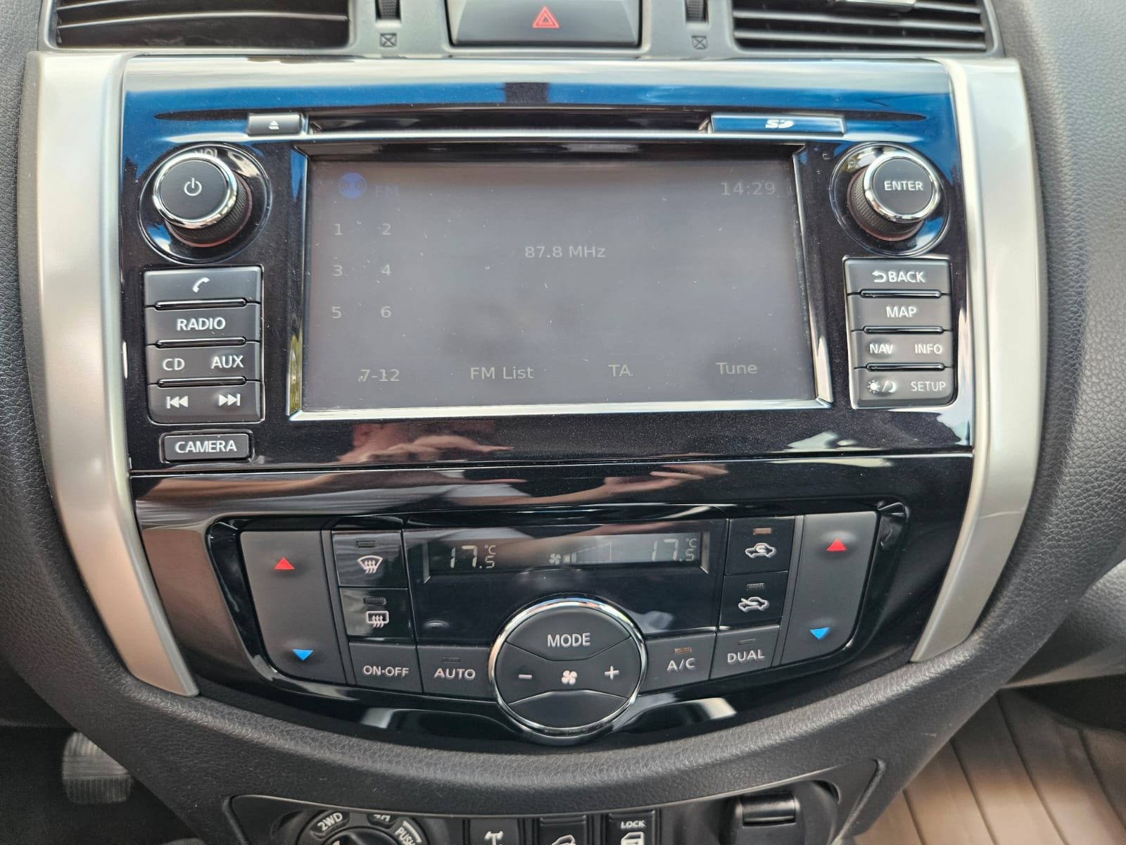 2017 Nissan Navara — fotografija 19