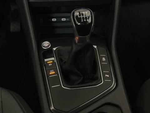 2021 Volkswagen Tiguan — sličica 23