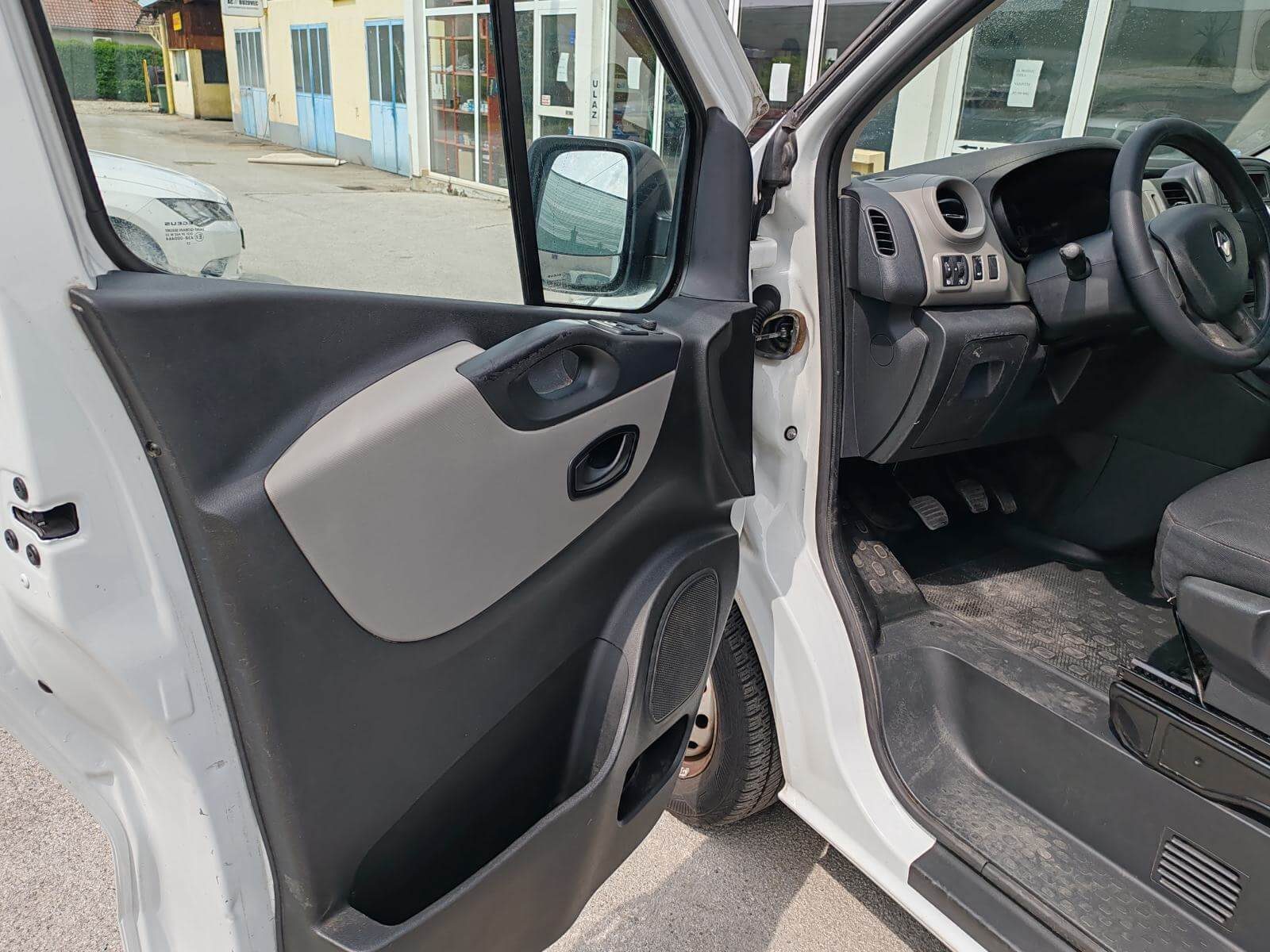 2017 Renault Trafic — fotografija 12