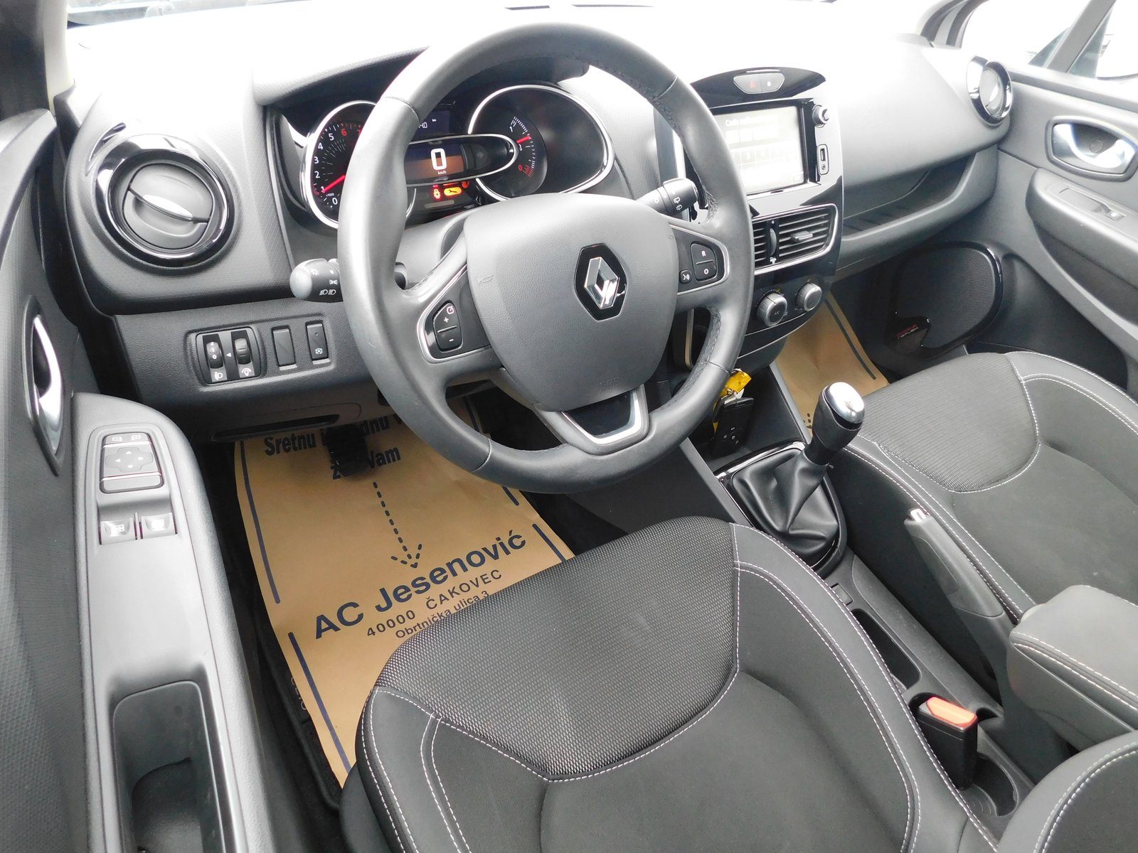 2019 Renault Clio — fotografija 8