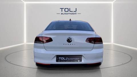 2022 Volkswagen Passat — sličica 6