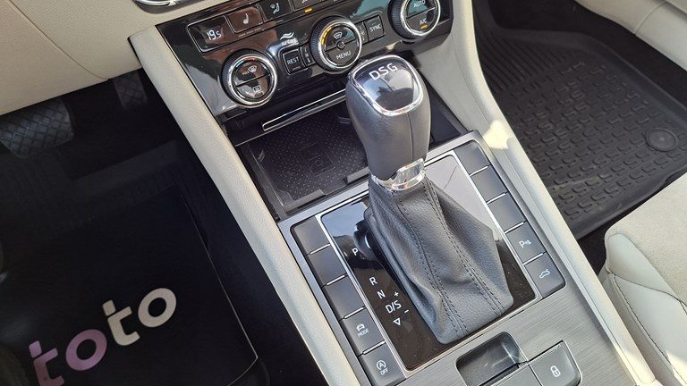 2021 Škoda Superb — fotografija 14