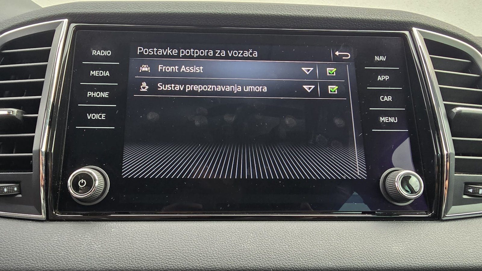 2023 Škoda Karoq — fotografija 18