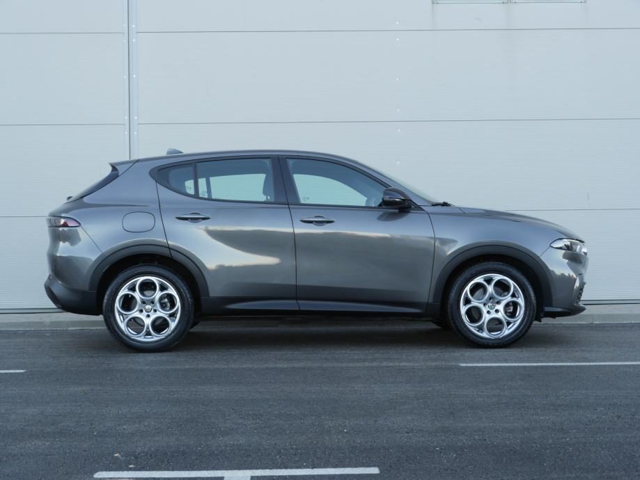 2023 Alfa Romeo Tonale — fotografija 12