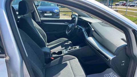 2023 Volkswagen Golf — sličica 9
