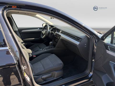 2021 Volkswagen Passat — sličica 10