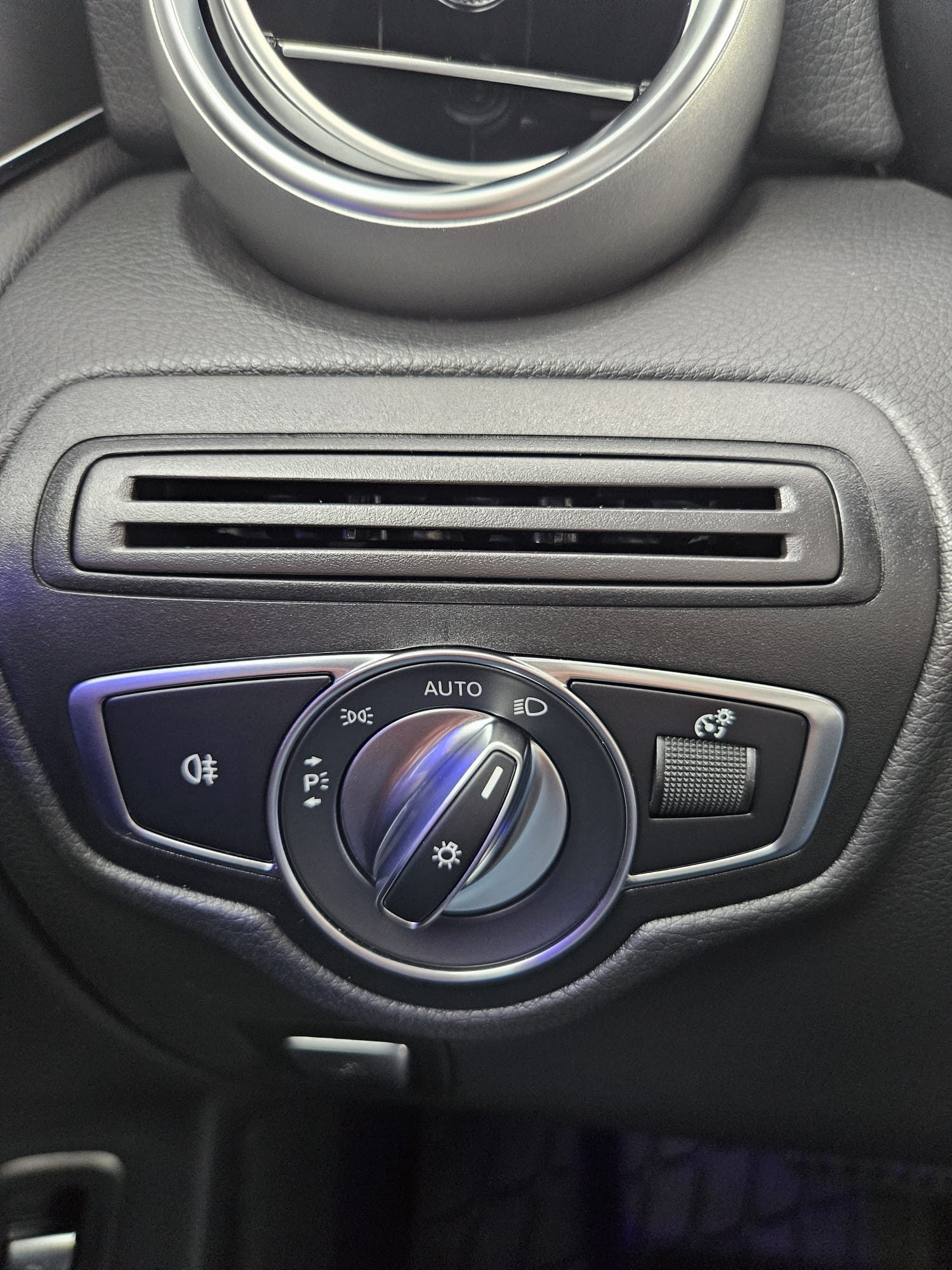 2022 Mercedes-Benz GLC — fotografija 20