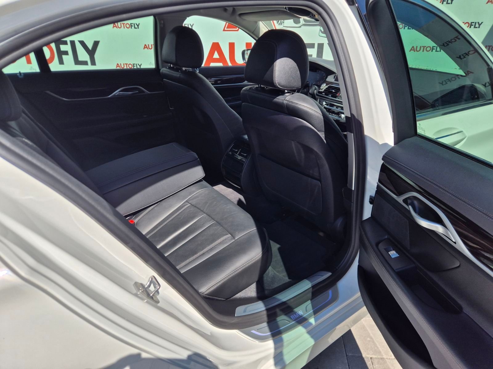 2019 BMW Serija 7 — fotografija 15