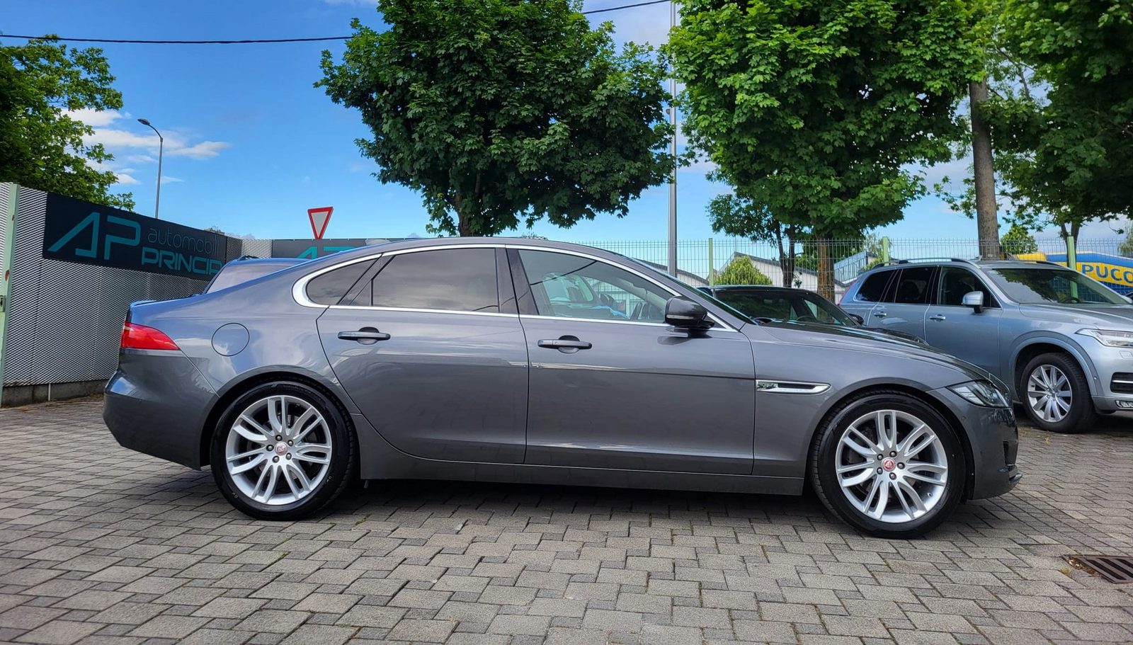 2015 Jaguar XF — fotografija 8