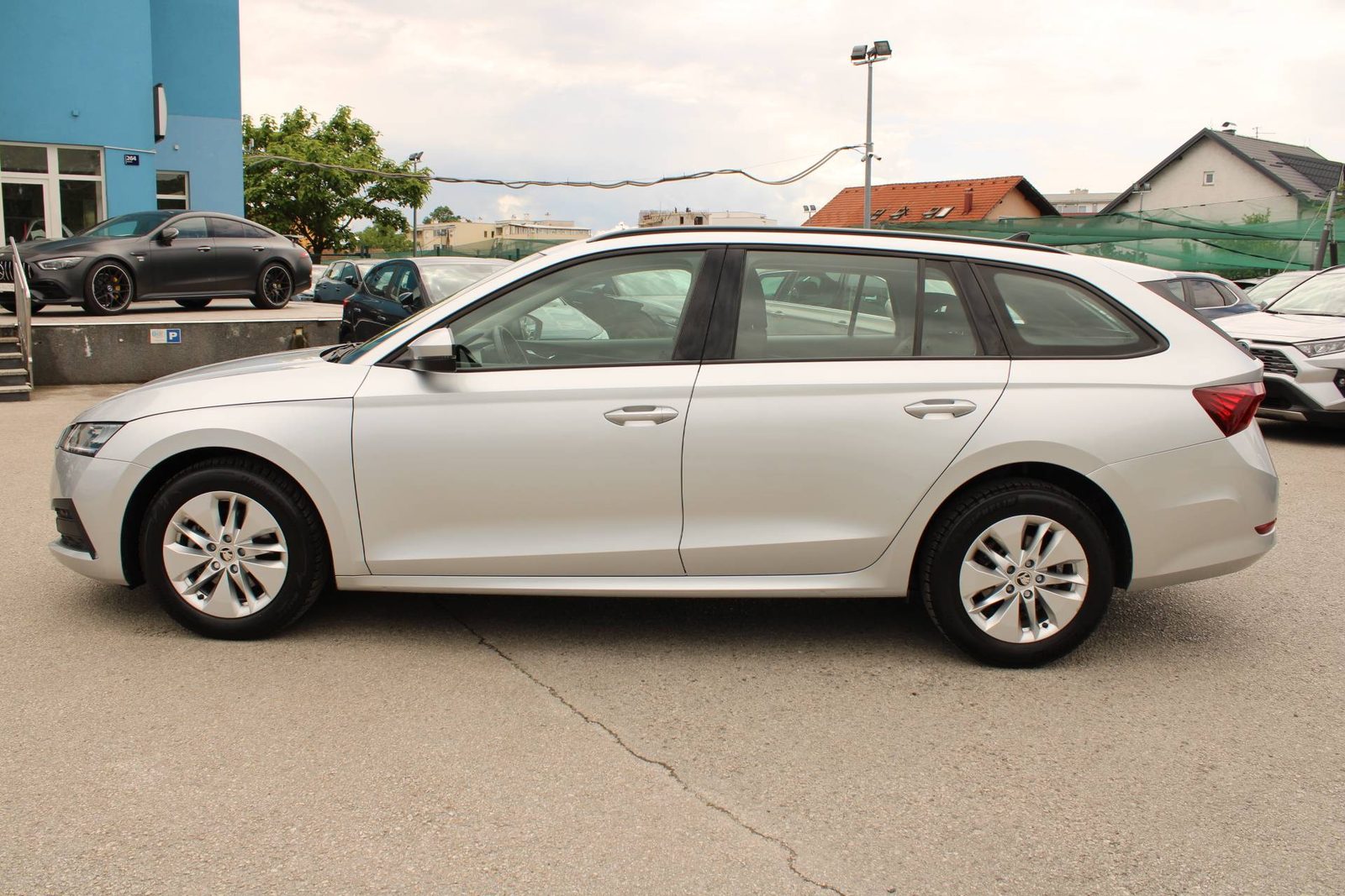 2022 Škoda Octavia Combi — fotografija 8