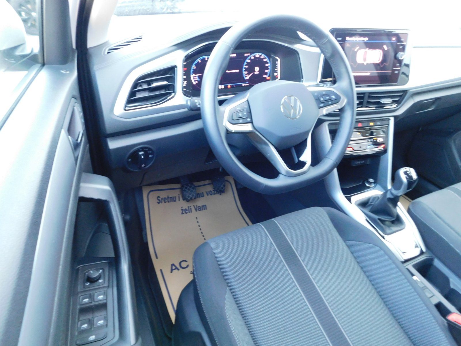 2024 Volkswagen T-Roc — fotografija 8