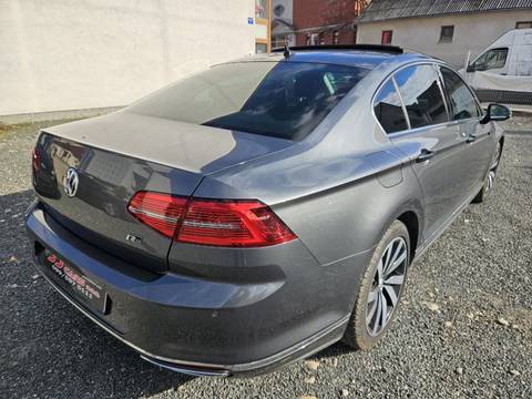2015 Volkswagen Passat — sličica 5