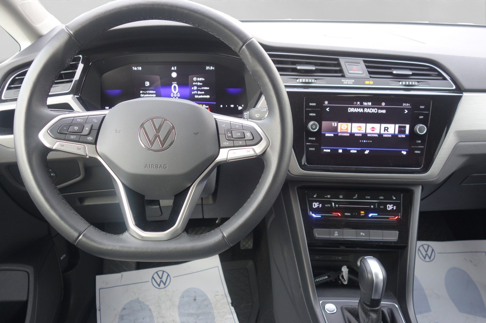 2024 Volkswagen Touran R-Line — fotografija 10