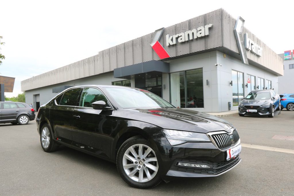 2023 Škoda Superb — fotografija 13