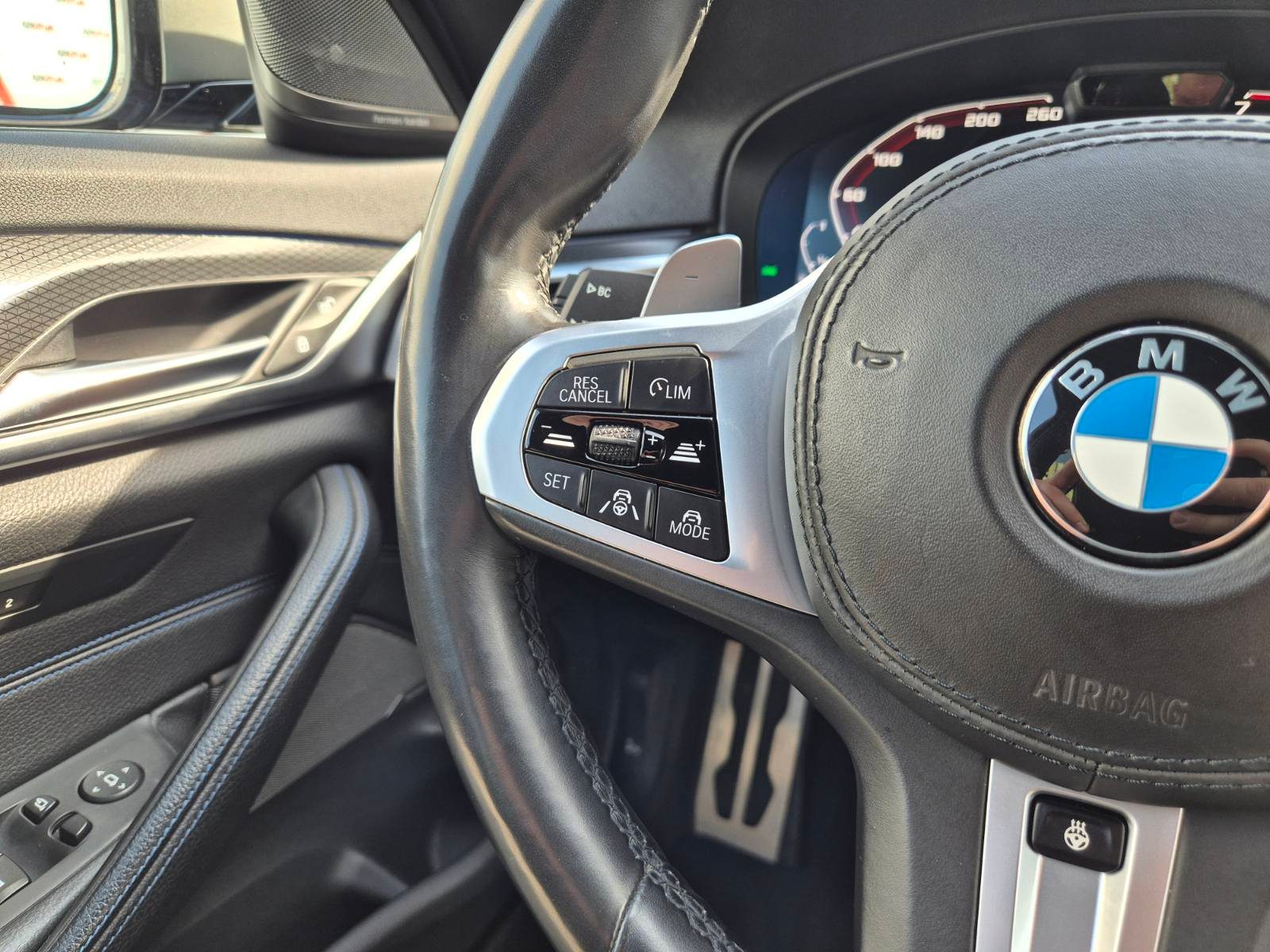 2020 BMW Serija 5 M Sport — fotografija 23