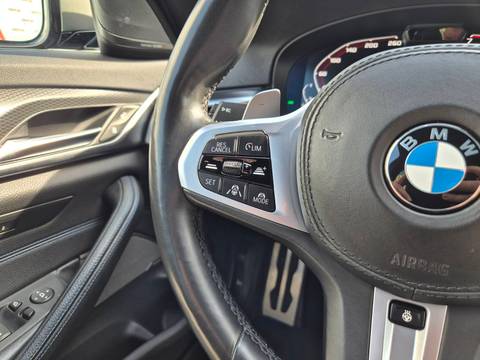2020 BMW Serija 5 M Sport — sličica 23