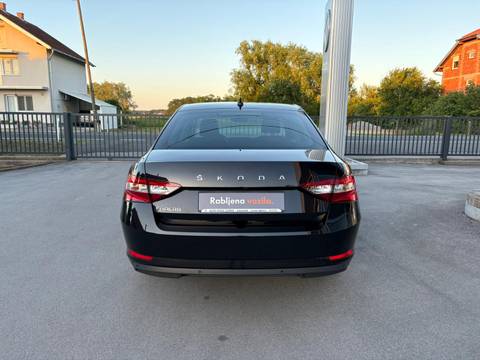 2021 Škoda Superb — sličica 5