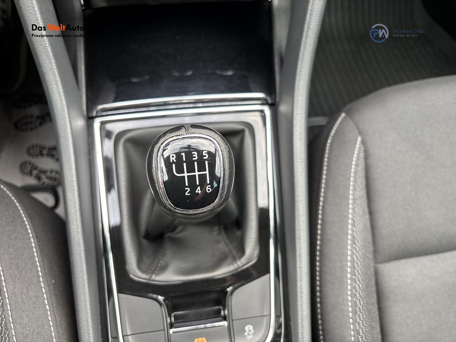 2022 Škoda Karoq — fotografija 18