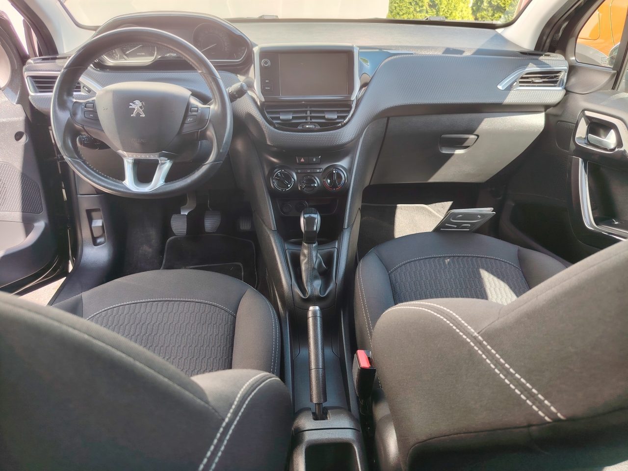 2017 Peugeot 208 — fotografija 3