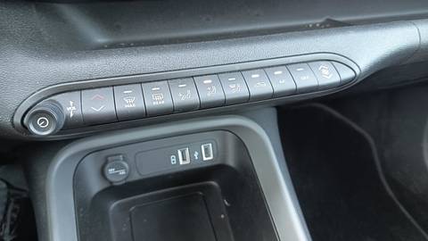 2025 Jeep Avenger — sličica 15