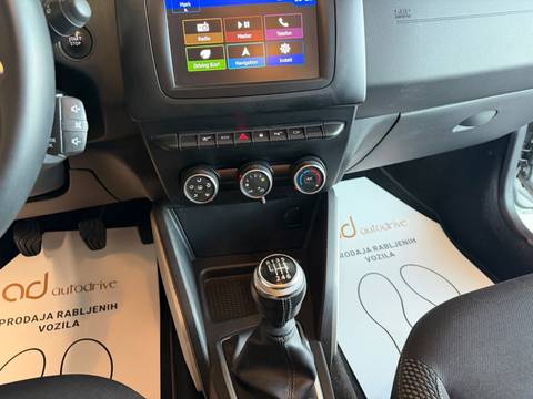 2020 Dacia Duster — sličica 13