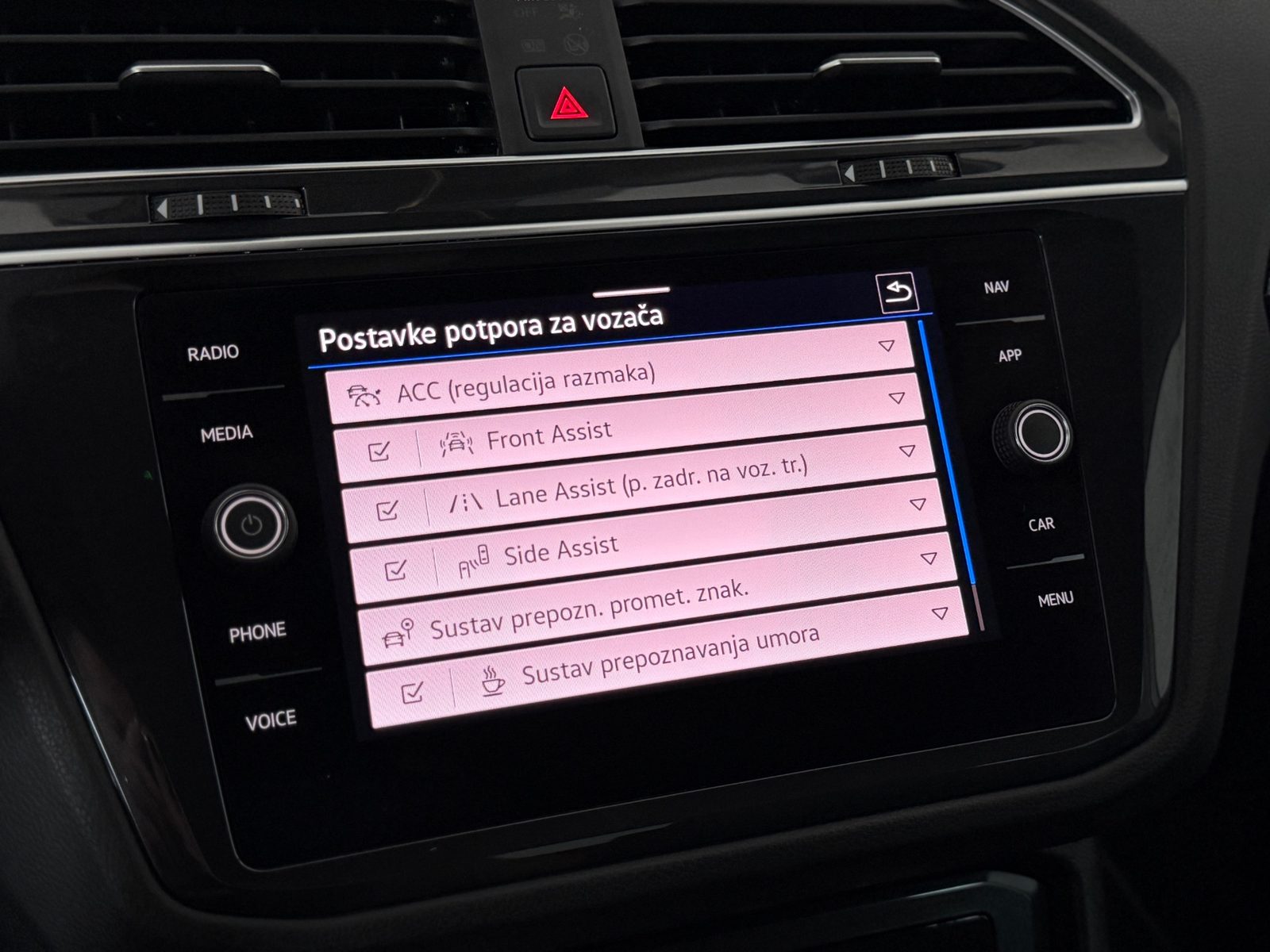 2021 Volkswagen Tiguan — fotografija 16