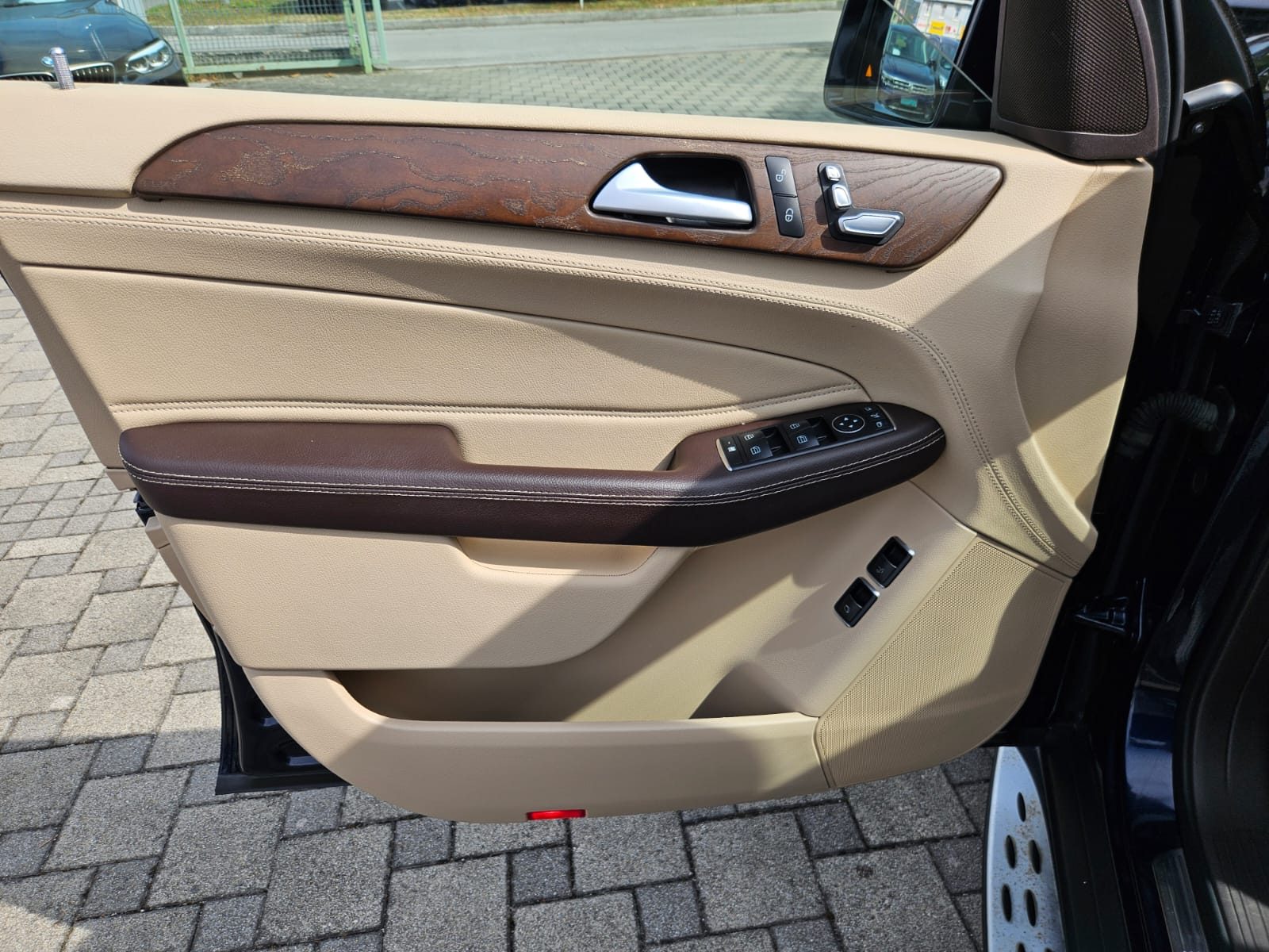 2016 Mercedes-Benz GLS — fotografija 15
