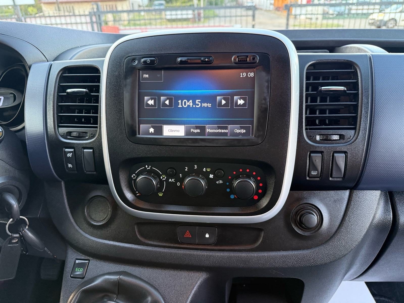 2015 Opel Vivaro — fotografija 13