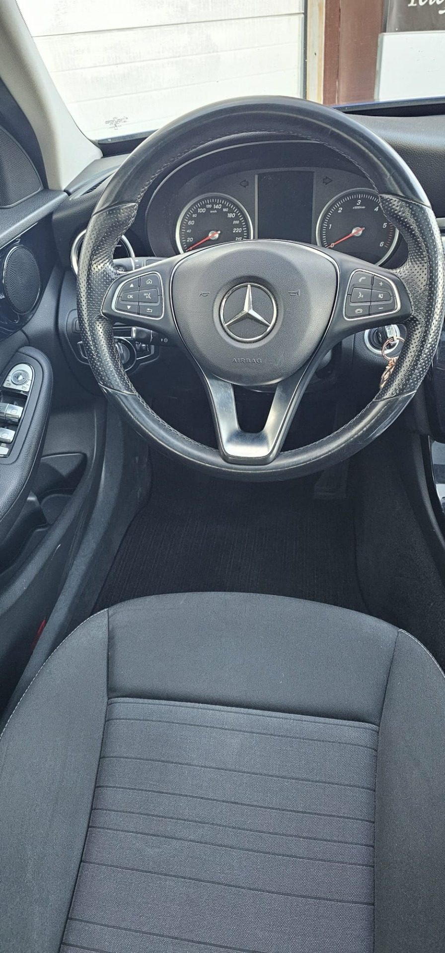 2015 Mercedes-Benz C-Razred — fotografija 18