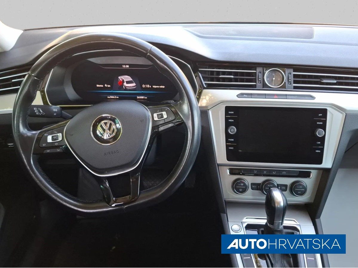 2019 Volkswagen Passat — fotografija 10