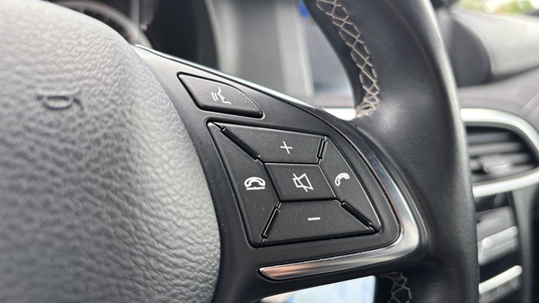 2017 Infiniti Q30 — fotografija 17