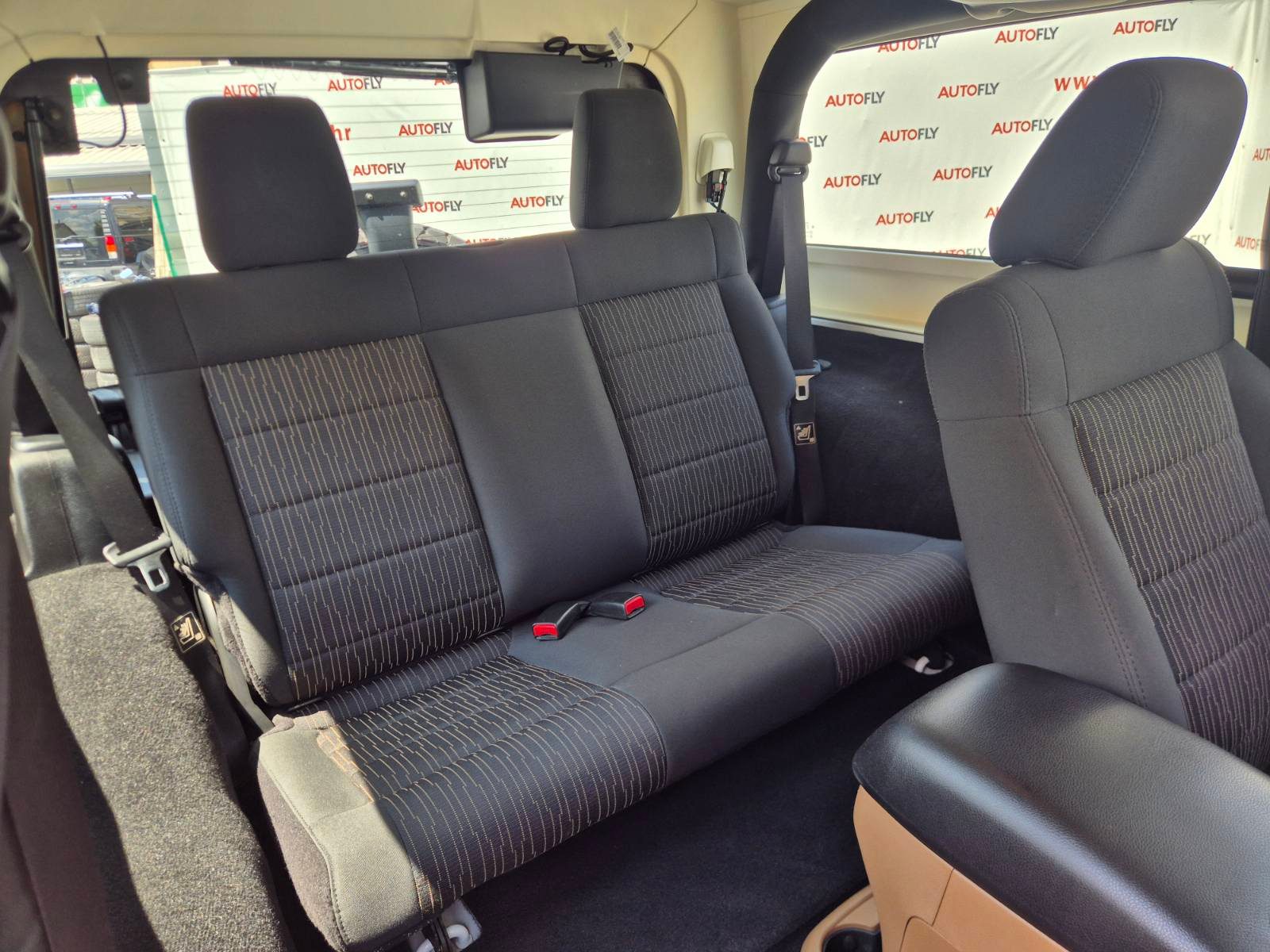 2011 Jeep Wrangler — fotografija 18