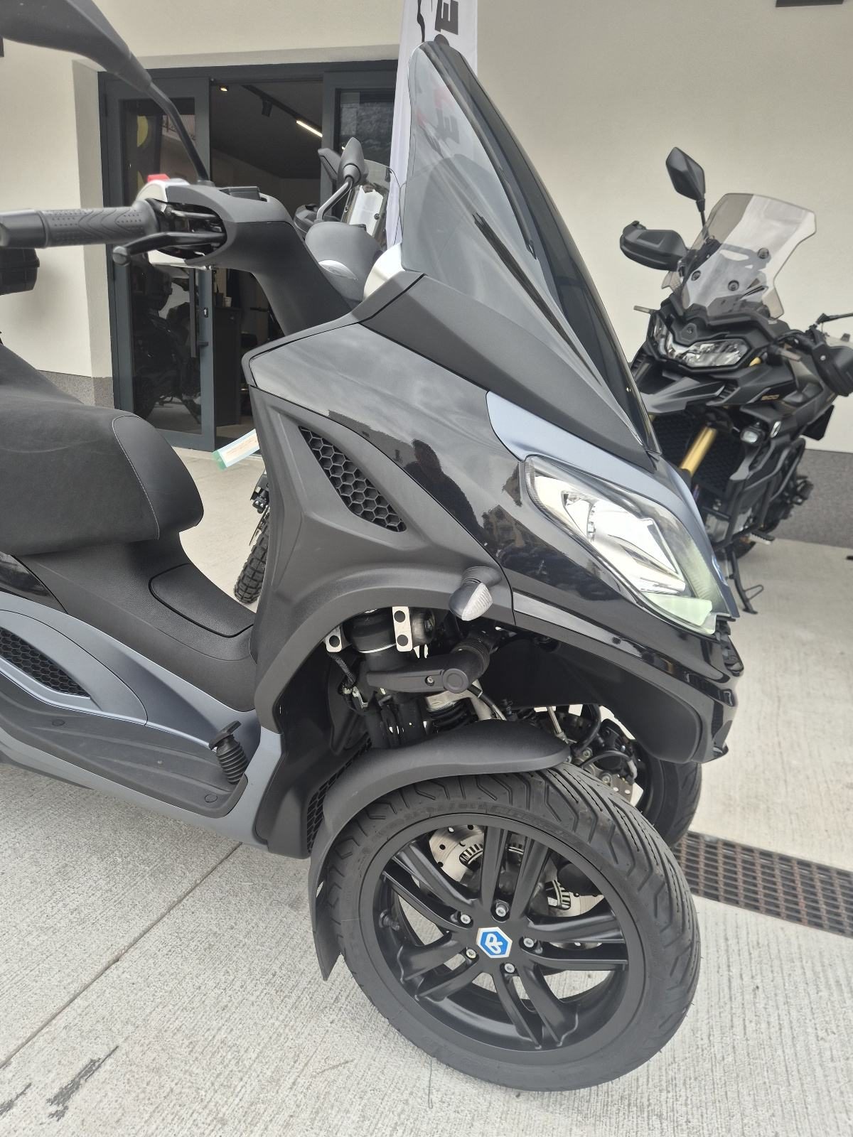 2023 Piaggio MP3 300 — fotografija 9