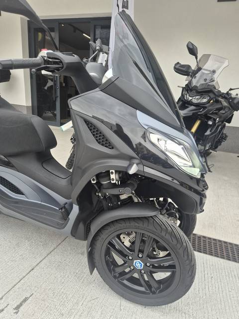 2023 Piaggio MP3 300 — sličica 9
