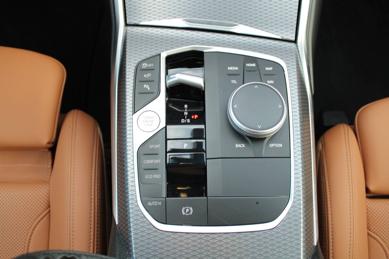 2025 BMW Serija 3 — fotografija 21